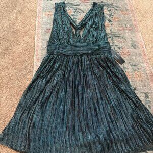 New Lulu’s size L Ailey Gold